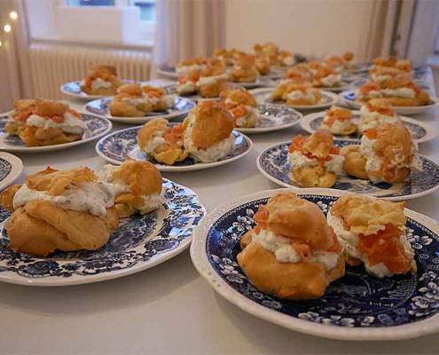 In der Pause gab´s Windbeutel mit Lachs und Geflügelsalat