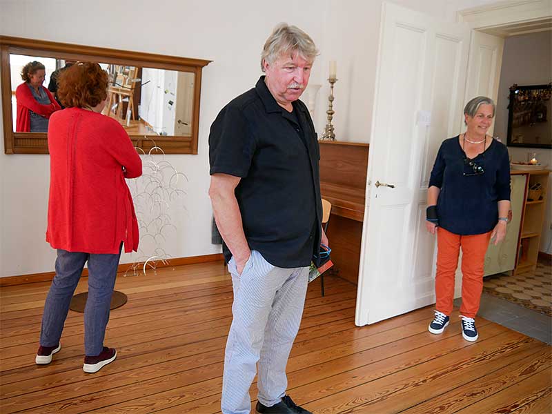 Besucher bei den offenen Ateliers 2022 in Unkel