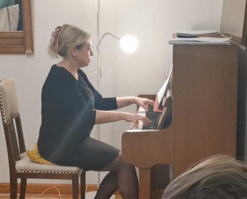 Die ukrainische Nationalhymne, virtuos auf dem Piano gespielt