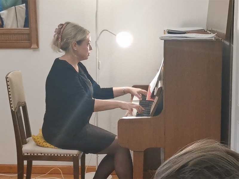 Die ukrainische Nationalhymne, virtuos auf dem Piano gespielt